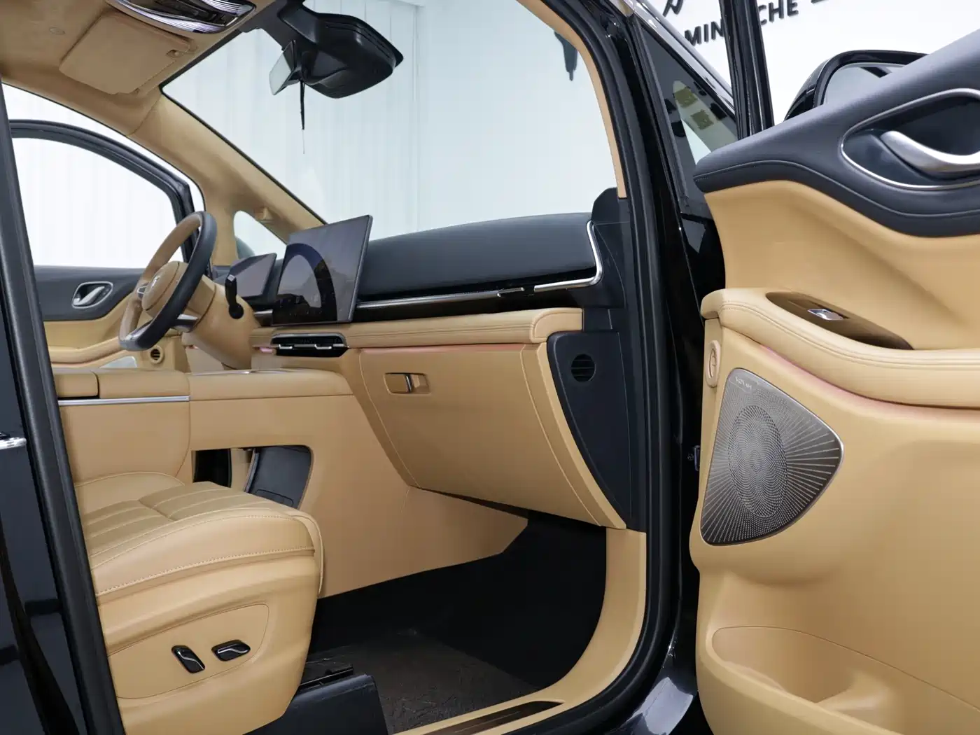 Voyah Auto Voyah Dreamer 2025 PHEV AWD Flagship Kunpeng Edition фото 4