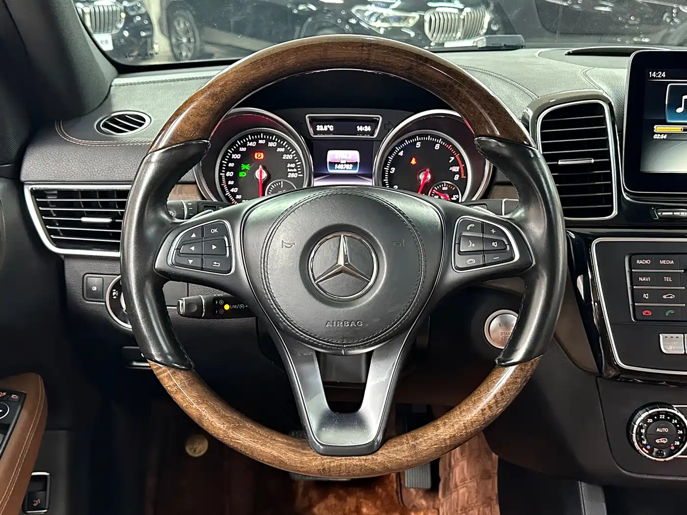 Mercedes-Benz GLS 2016 GLS 400 4MATIC Luxury фото 20