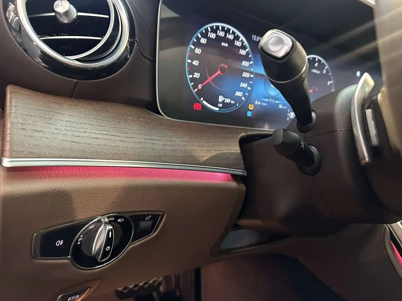 Mercedes-Benz E-Class 2022 Facelift III E 300 L Luxury фото 9