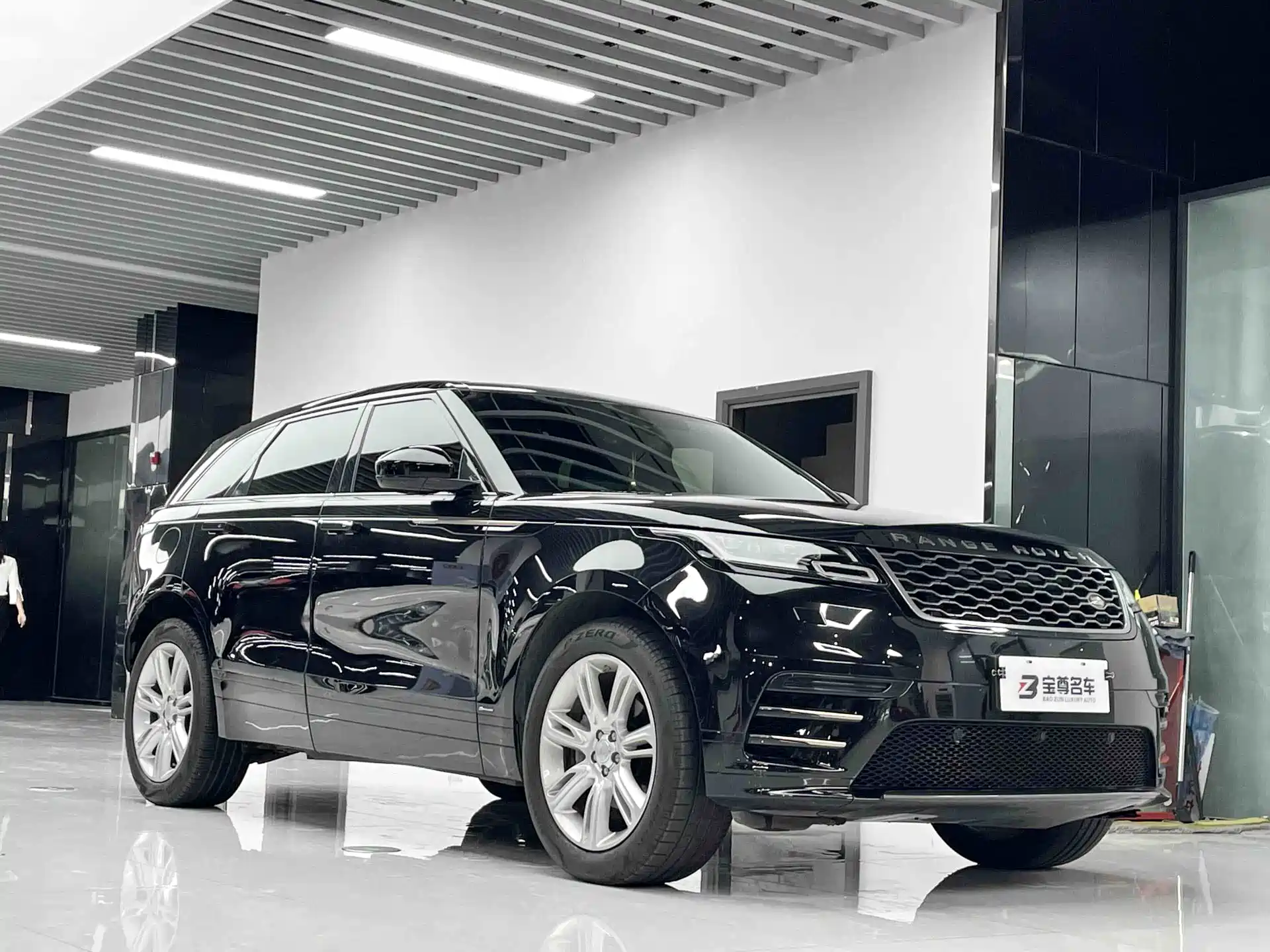 Фото 3 - Land Rover Range Rover Velar