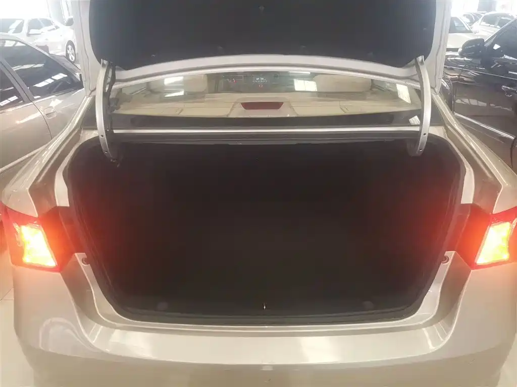Roewe 350 2015 2015 Model 1.5L Manual Luxury Sunroof Edition