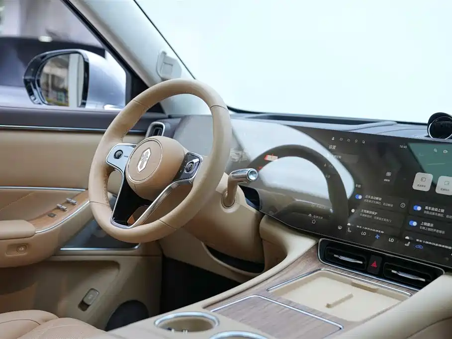 AITO Wenjie AITO M8 2025 Extended Range Ultra 53.4kWh 6-Seater фото 8