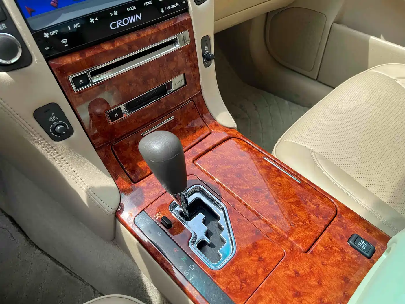 Toyota Crown 2009 2.5L Royal Special Navigation Edition фото 12