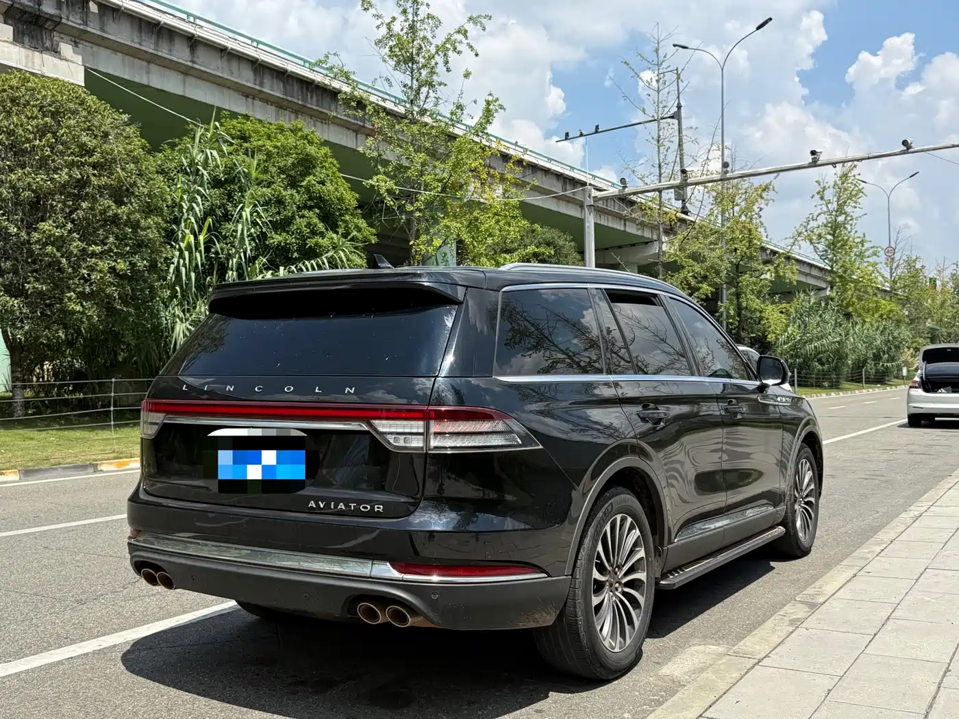 Фото 8 - Lincoln Aviator