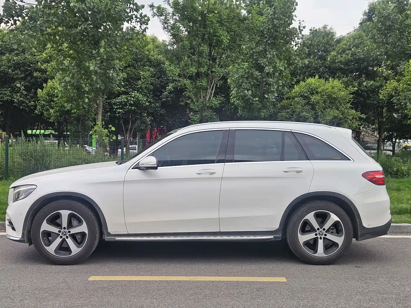 Mercedes-Benz GLC 2019 GLC 260 4MATIC Luxury фото 2
