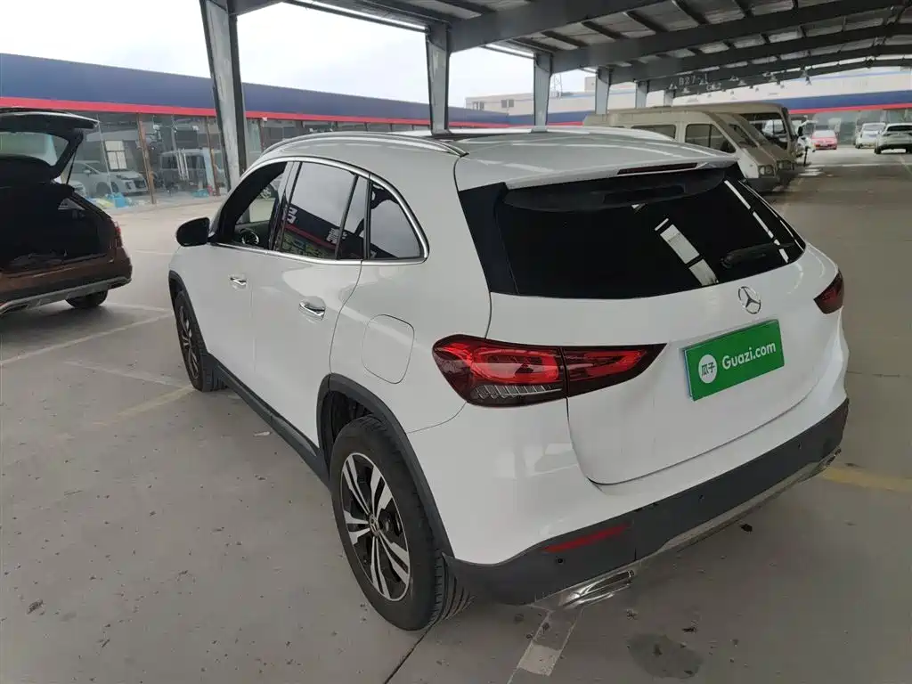 MERCEDES-BENZ GLA