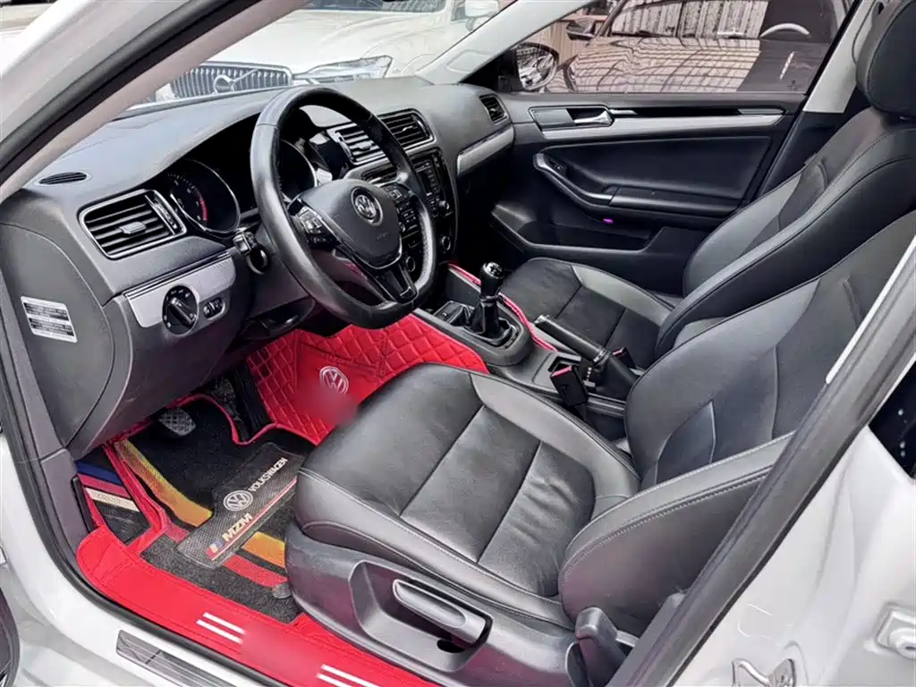 Volkswagen Sagitar 2015 1.6L Manual Comfort фото 10