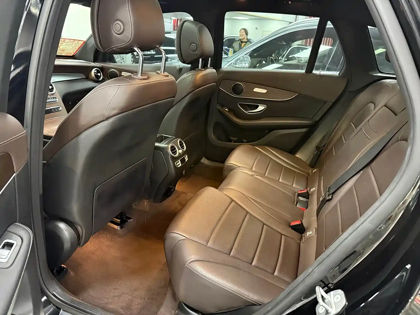 Mercedes-Benz GLC 2023 GLC 300 L 4MATIC Sport 5-Seater фото 10