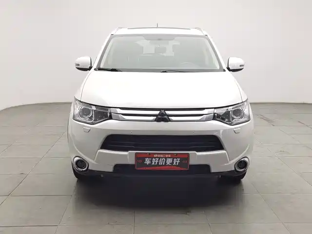 Mitsubishi Outlander (Import) 2014 2.4L 4WD Luxury Value Edition 7-seater — фото 3