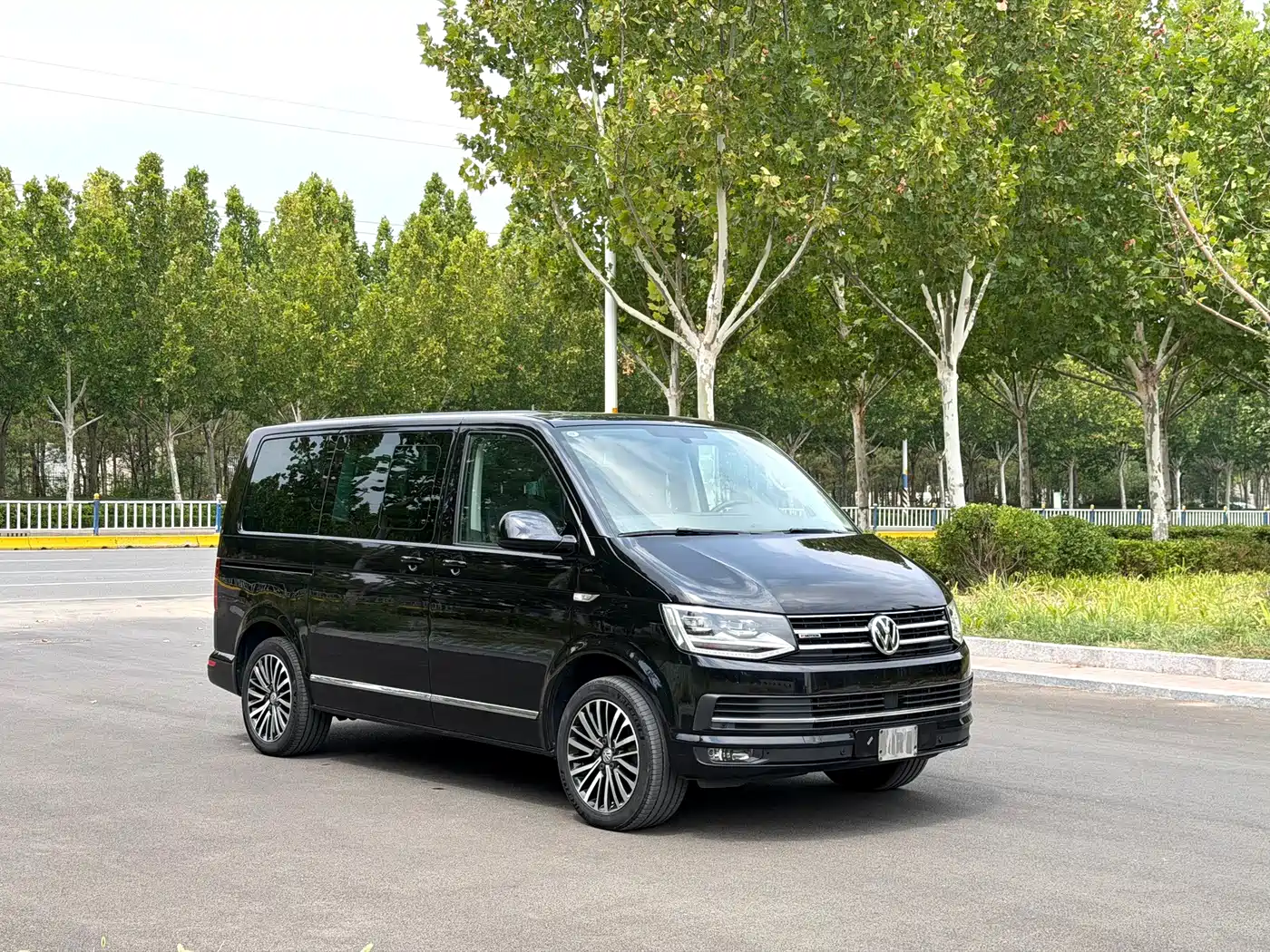 Volkswagen Multivan 2019 2019 2.0TSI 4WD Premium 7-seater
