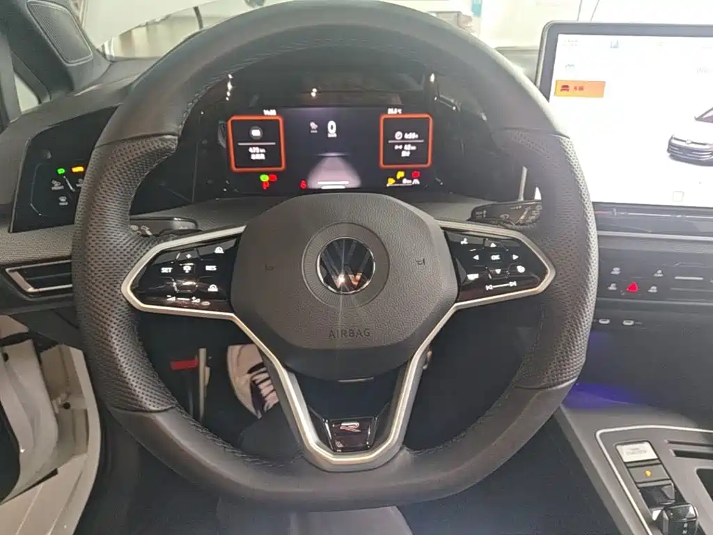 Photo 11 - Volkswagen Golf