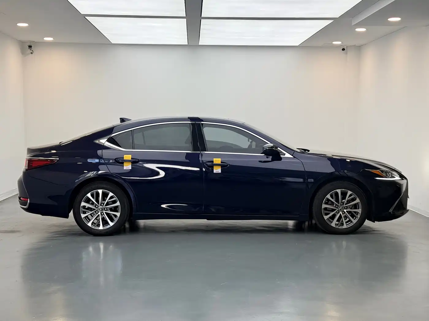 Lexus ES 2022 200 Excellence Edition фото 8