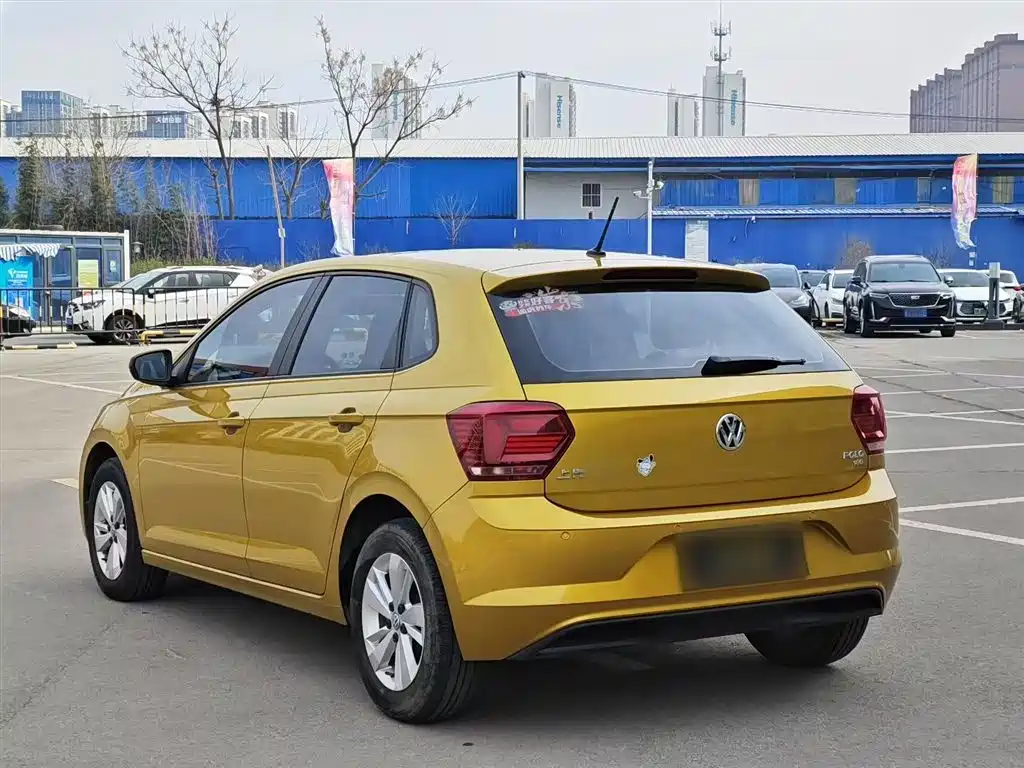 VOLKSWAGEN POLO
