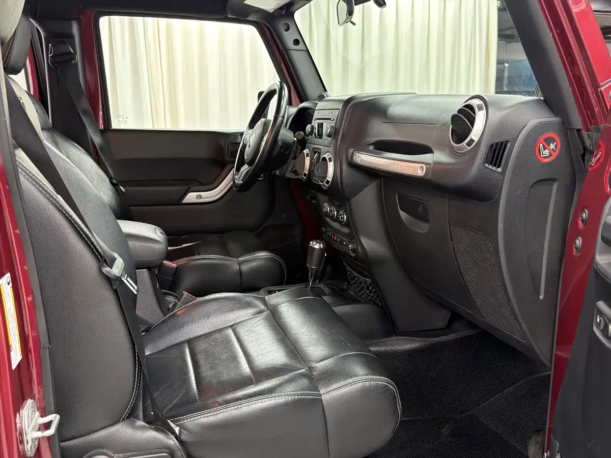 Jeep Wrangler 2012 2012 3.6L Sahara 4-Door