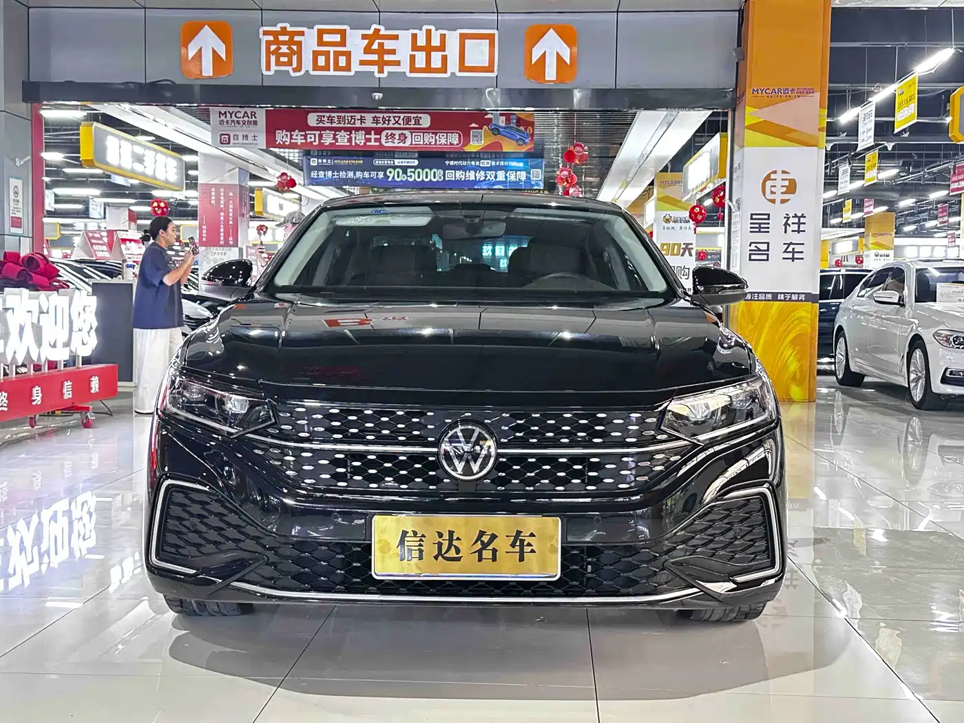 Volkswagen Passat 2025 Outstanding 330TSI Starlight Elite Edition фото 2
