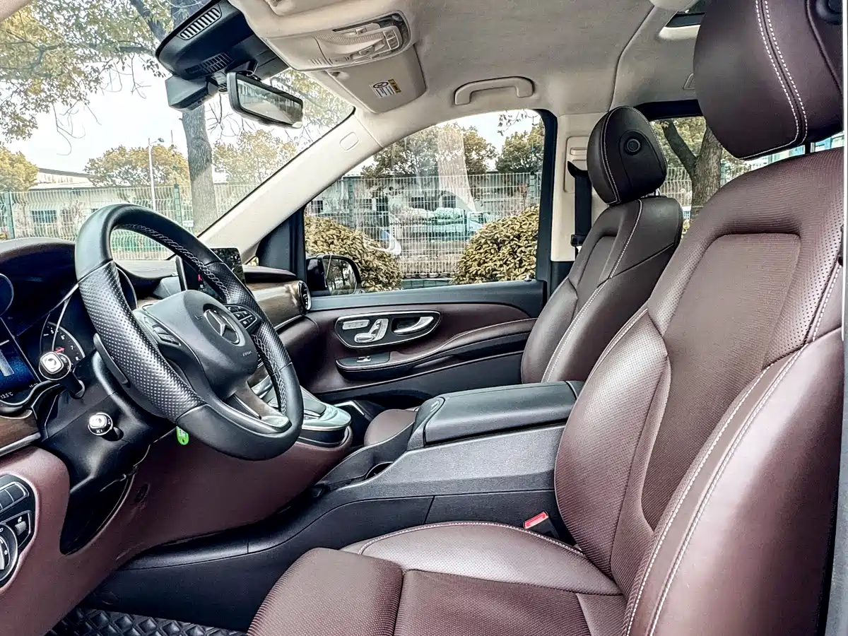 Mercedes-Benz V-Class 2022 V 260 L Long Wheelbase Luxury Edition фото 4