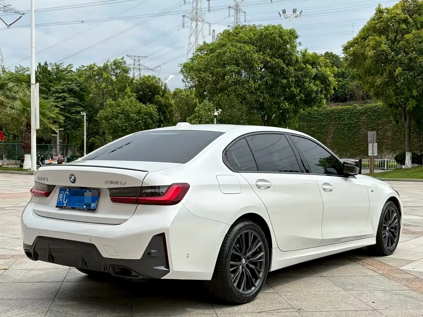BMW 3 Series 2024 325Li M Sport Shadowline Package фото 9