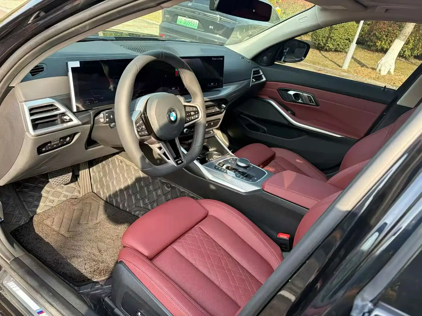 BMW 3 Series 2025 330Li M Sport Night Edition фото 3