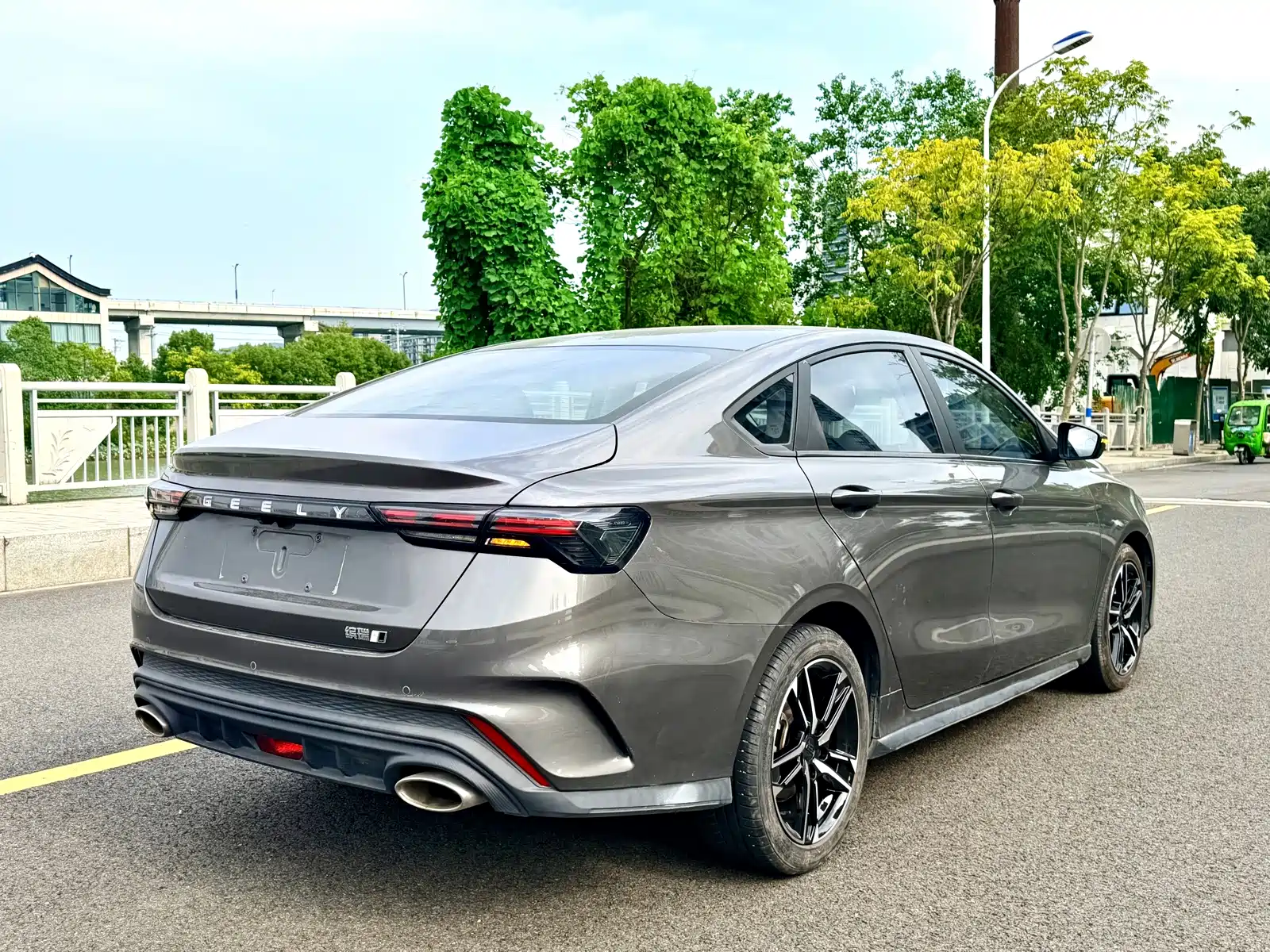 Фото 6 - Geely Binrui