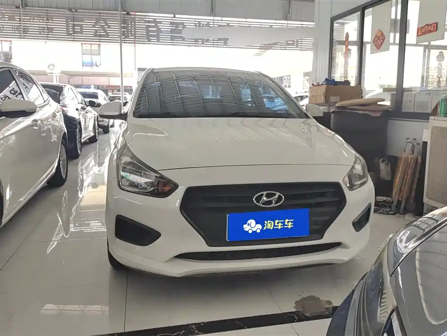 Hyundai Verna 2017 1.4L Manual Renewal Edition China VI фото 2