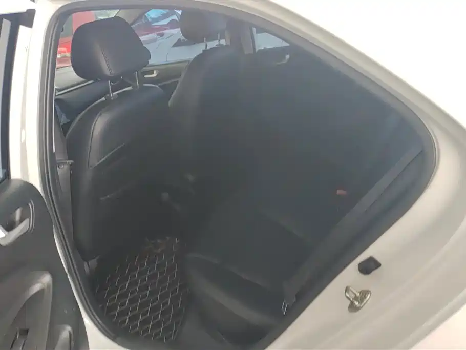 Hyundai Verna 2017 1.4L Manual Renewal Edition China VI фото 11