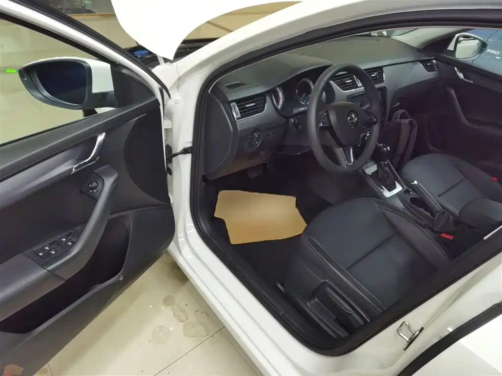 Škoda Octavia 2022 1.5L Automatic Comfort Edition фото 12