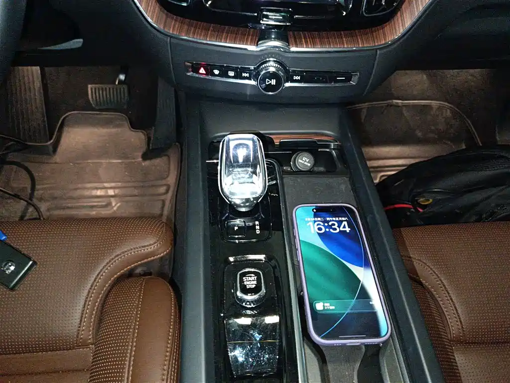 Volvo XC60 Plug-in Hybrid 2024 2025 Plug-in Hybrid Long Range AWD Zhiya Luxury Edition