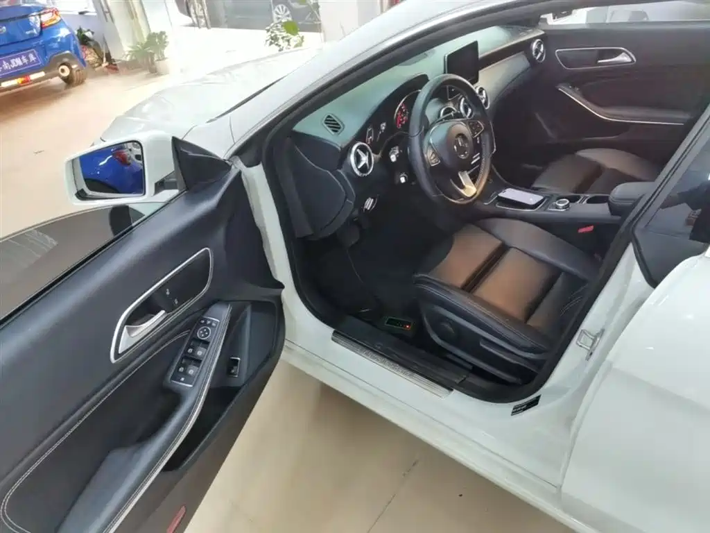 Mercedes-Benz CLA (Import) 2016 Facelift CLA 200 Sport фото 16
