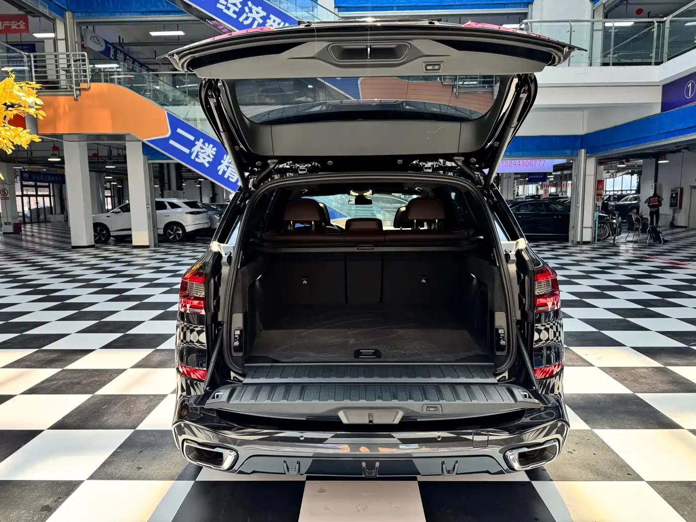 BMW X5 2022 Model xDrive 40Li M Sport Package фото 11