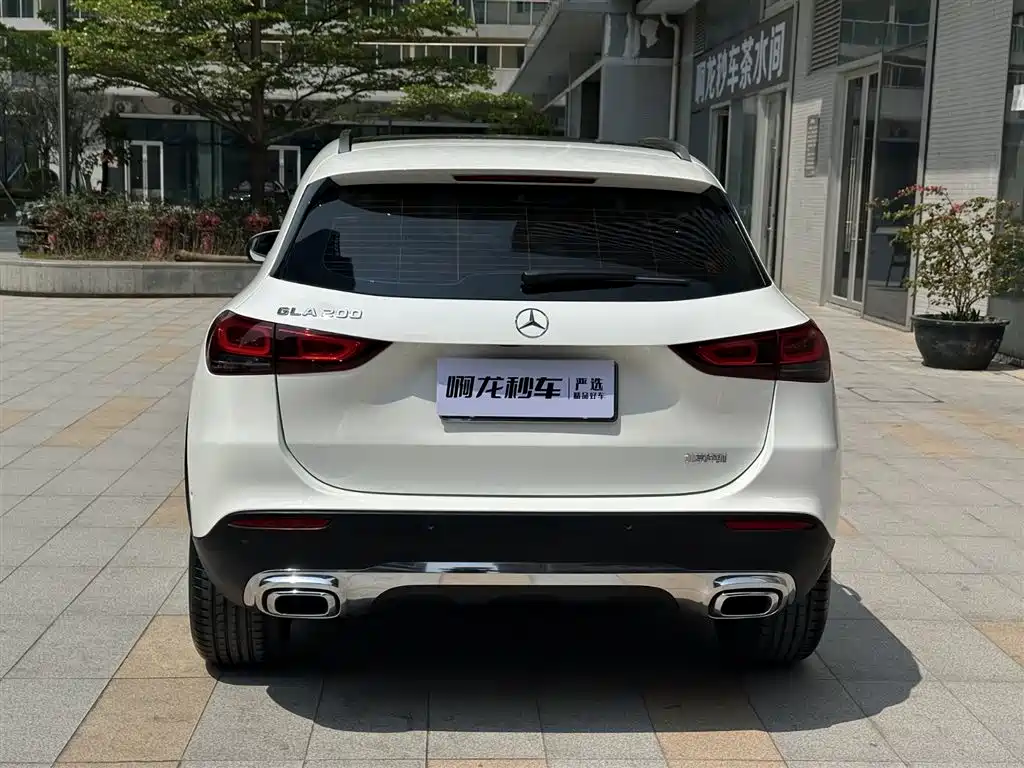 MERCEDES-BENZ GLA