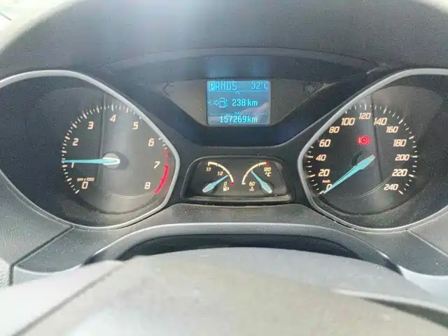 Ford Focus 2012 Sedan 1.6L Automatic Trend — фото 4