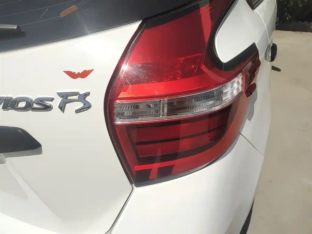 Toyota Vios FS 2017 1.3L Manual Pioneer Edition фото 8