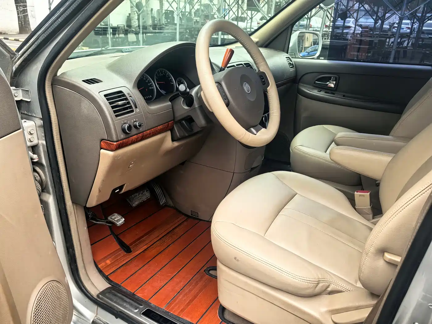 Buick GL8 2011 2.4L LT Executive Edition фото 16
