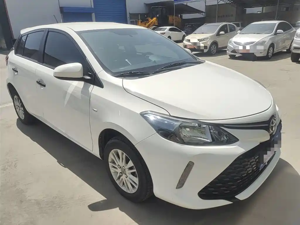 Toyota Vios FS 2017 1.3L Manual Pioneer Edition фото 4