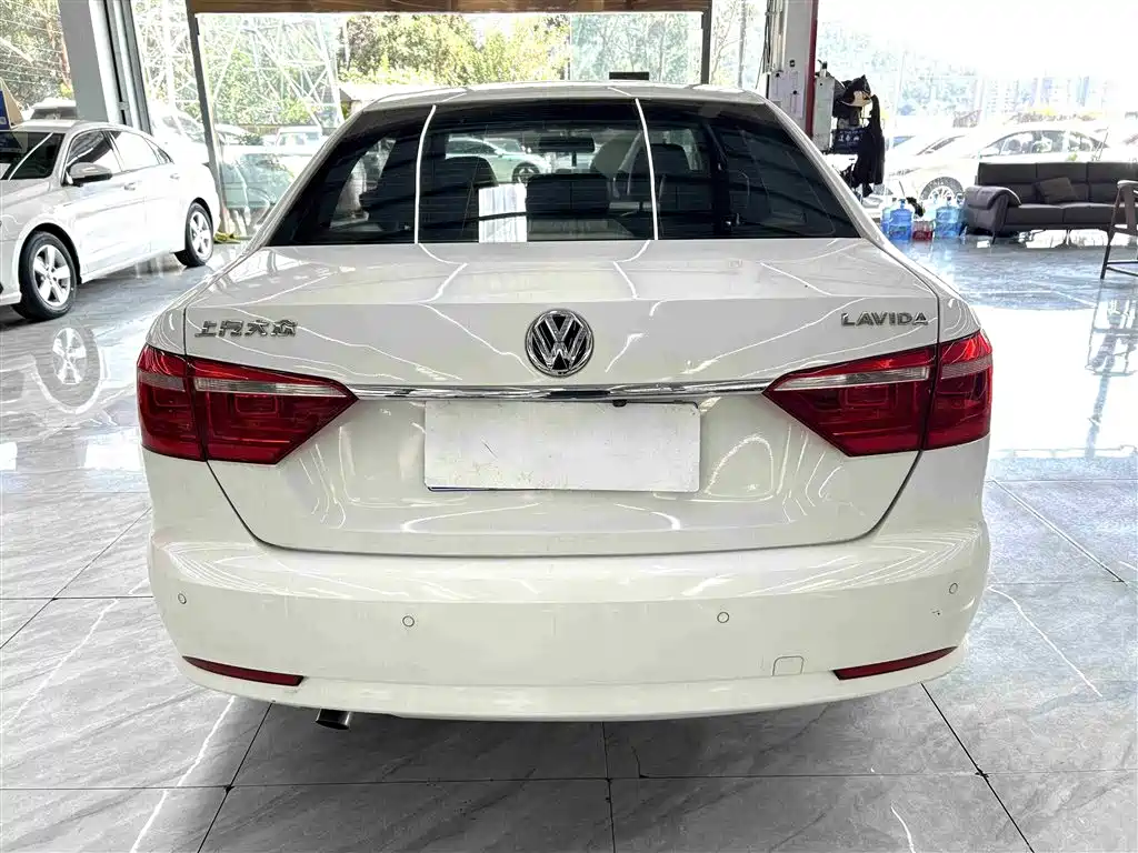 Volkswagen Lavida 2015 1.6L Manual Comfort Edition фото 5