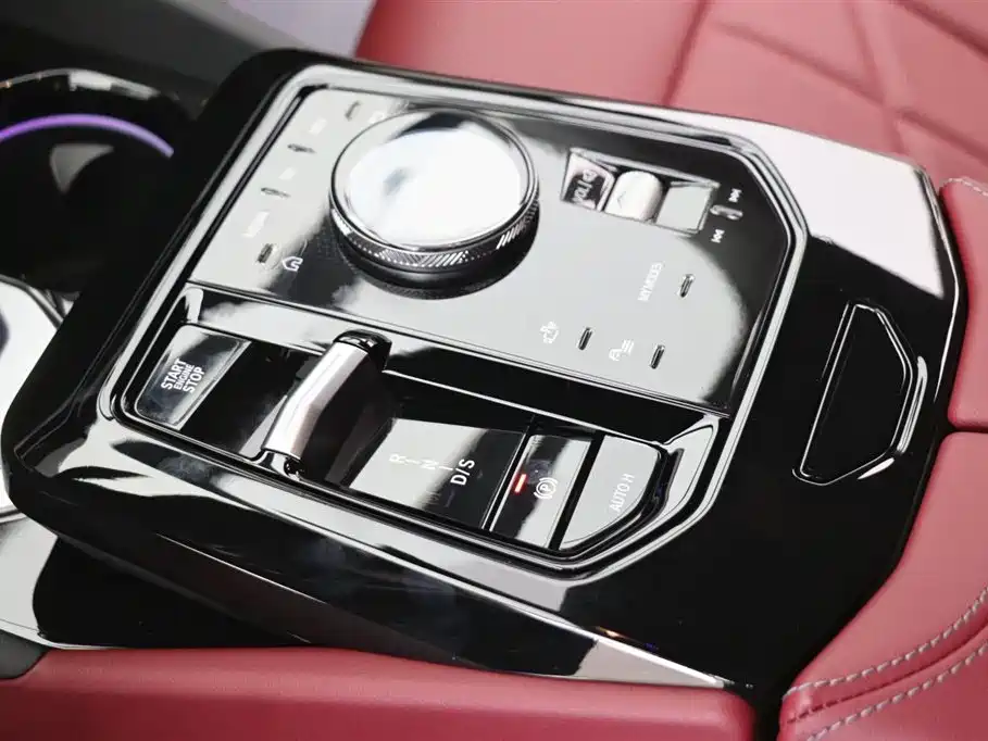 BMW 5 Series 2024 530Li Leading M Sport Package фото 15