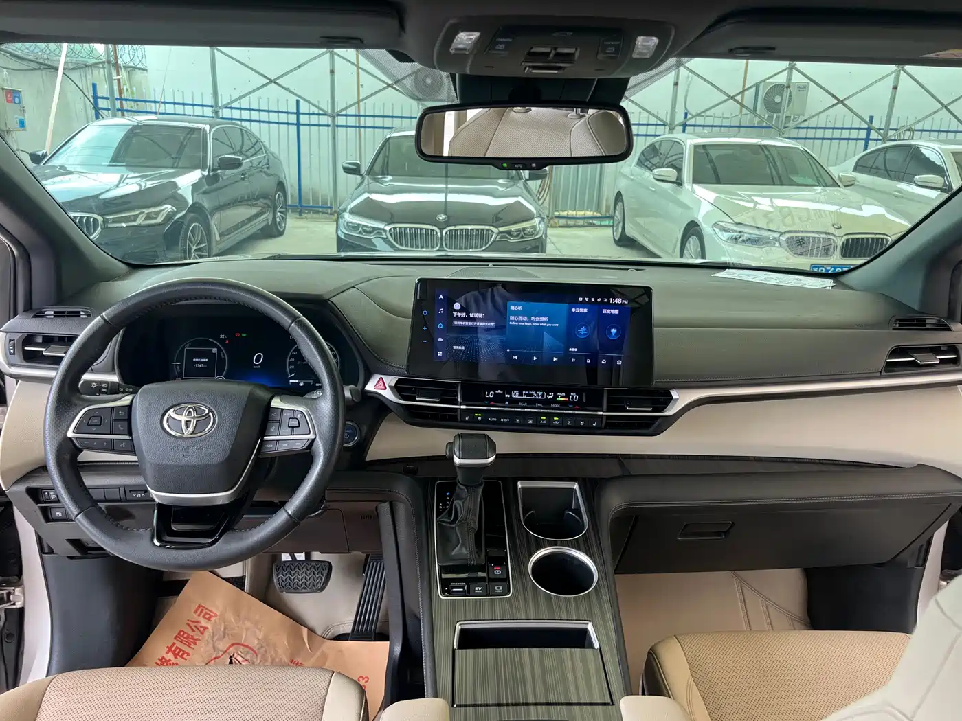 Toyota Sienna 2021 2.5L Hybrid Premium Edition фото 24