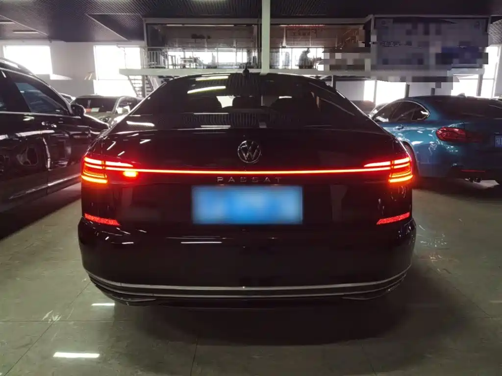 Volkswagen Passat 2023 330TSI Starlight Luxury Edition фото 6