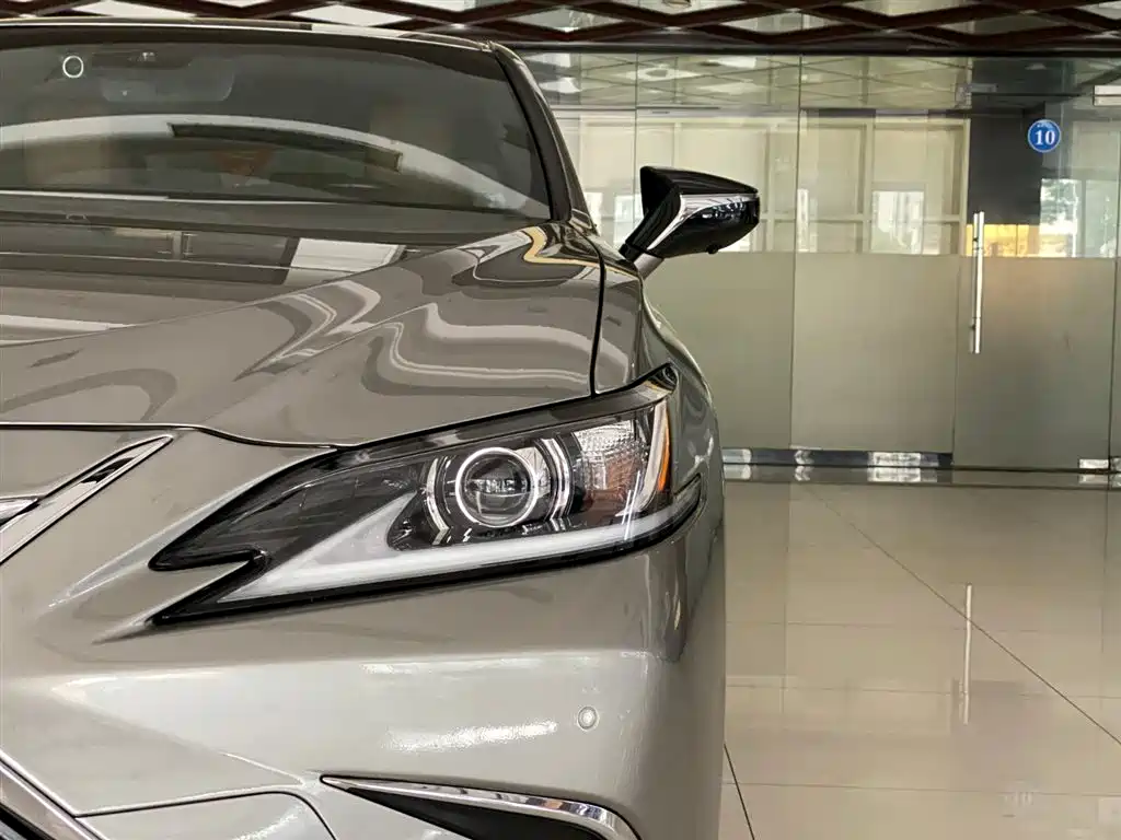 Lexus ES 2020 200 Excellence фото 8