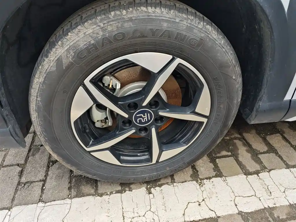 BYD Yuan UP 2024 401KM Leading Edition фото 23