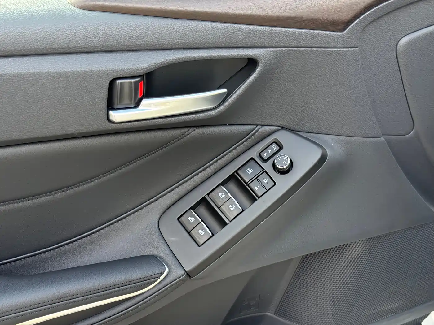 Toyota Avalon 2023 2.0L Luxury Edition фото 6