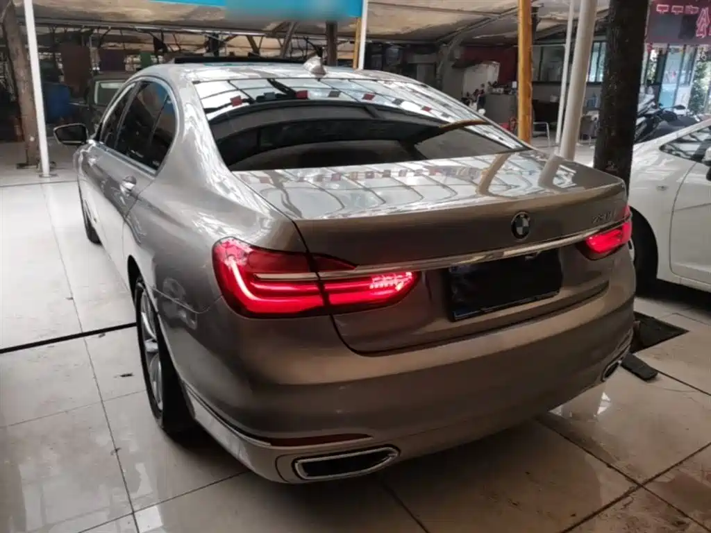 BMW 7 Series 2017 730Li Leading Edition фото 5