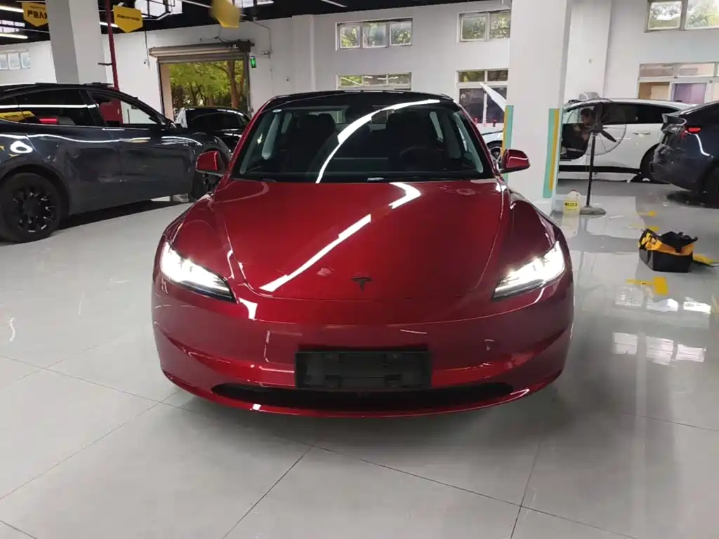 Фото 3 - Tesla Model 3