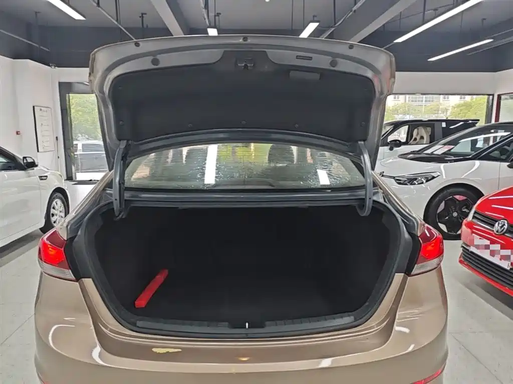 Hyundai Elantra 2016 Model 1.6L Automatic Smart Elite фото 22