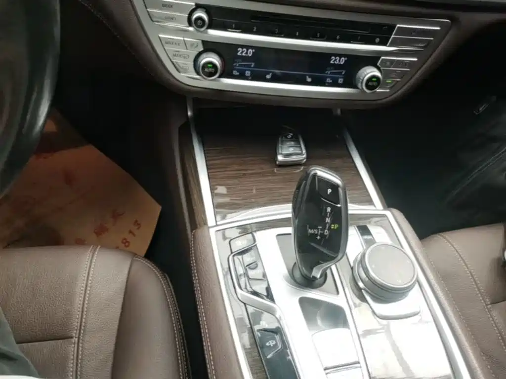 BMW 7 Series 2017 730Li Leading Edition фото 14