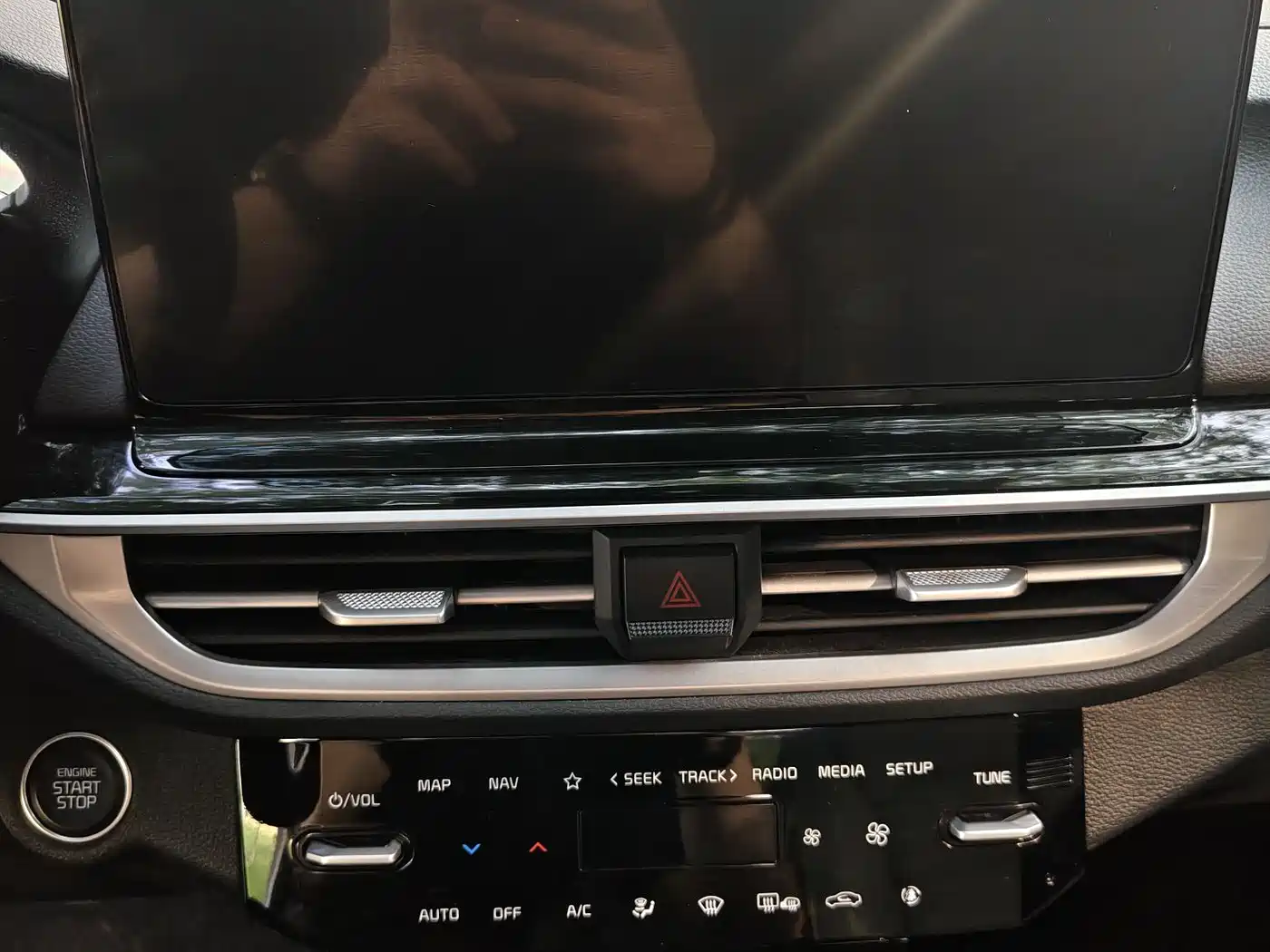 Kia K3 2023 Model 1.5L CVT Luxury Edition фото 8