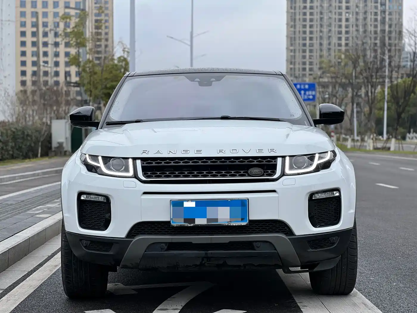 Land Rover Range Rover Evoque 2017 2.0T SE PLUS Smart Enjoy Edition фото 2