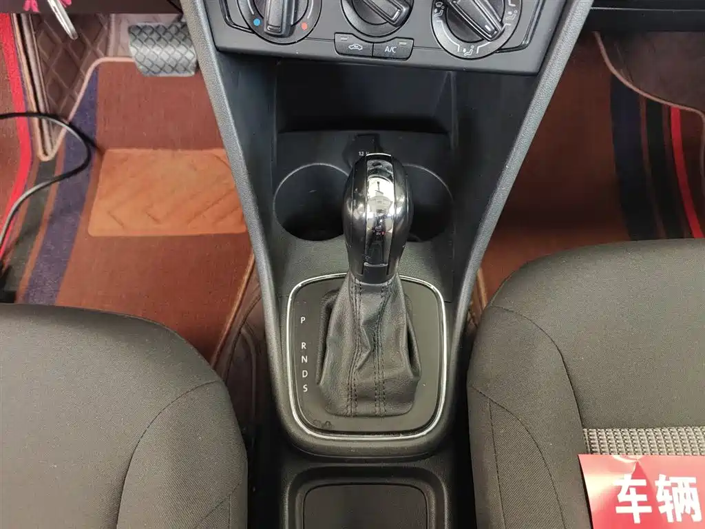 Volkswagen Polo 2016 1.4L Automatic Trend фото 16