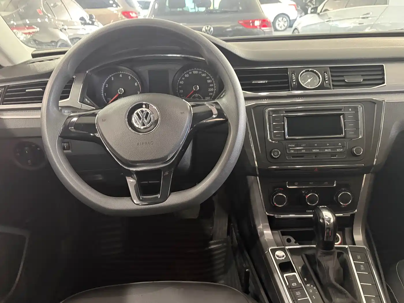 Volkswagen Passat 2017 280TSI DSG Prestige фото 12