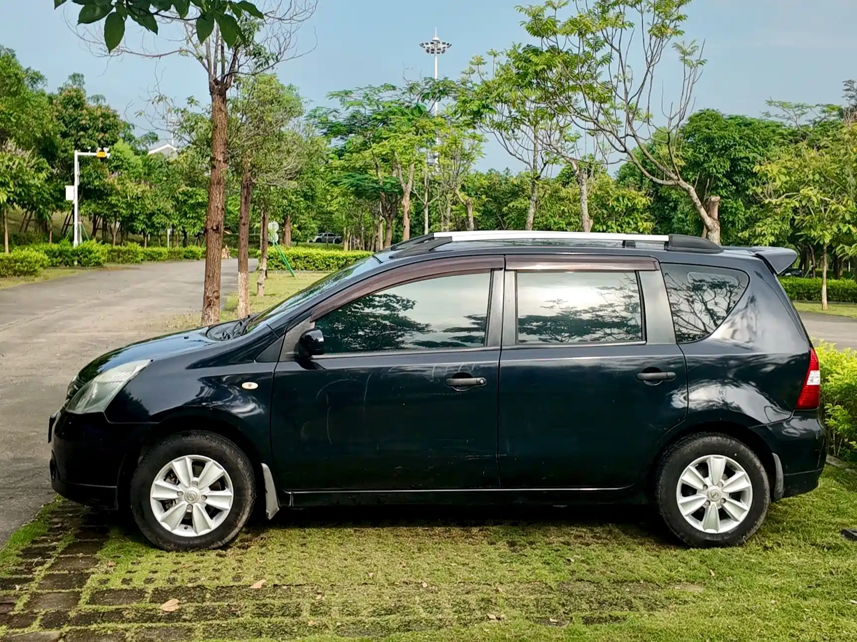 صورة 13 - Nissan Livina